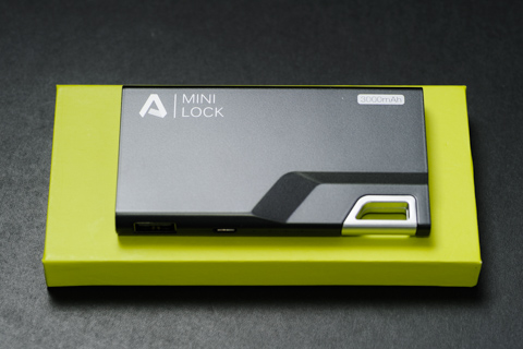 Aukey　Mini Lock 小型 3000mAhモバイルバッテリーG013