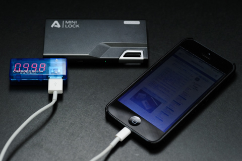 Aukey　Mini Lock 小型 3000mAhモバイルバッテリーG013