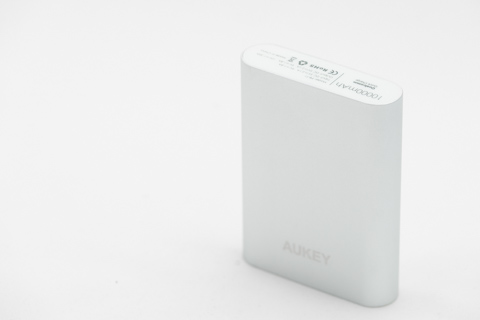 Aukey モバイルバッテリー 10000mAh「Quick Charge 2.0」対応 PB-T1